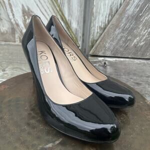 MICHAEL KORS black patent leather pumps with a pointed round toe & medium heel